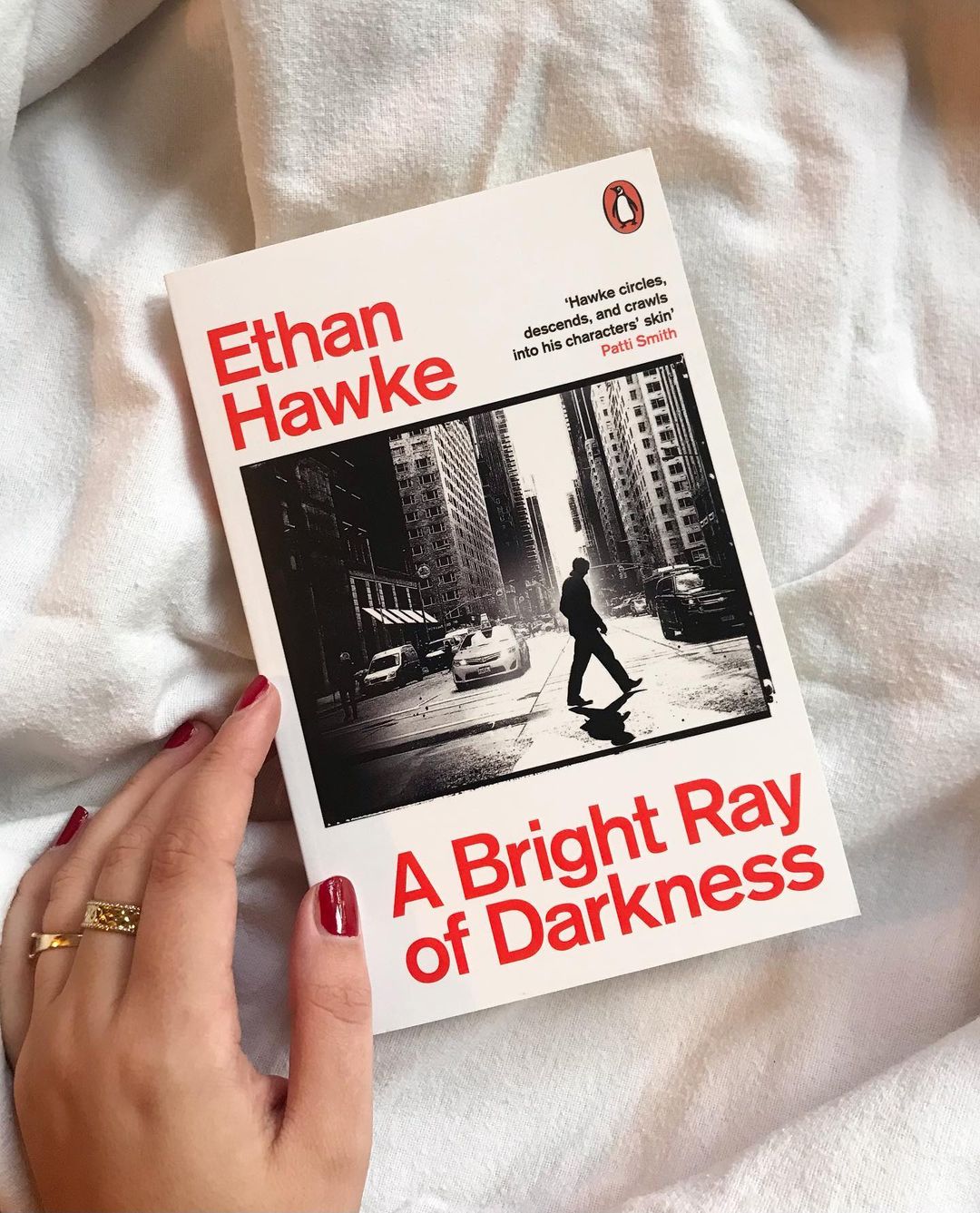Veste, da je Ethan Hawke tudi uspešen pisatelj? Ilina Cenov prinaša recenzijo njegove najnovejše knjige