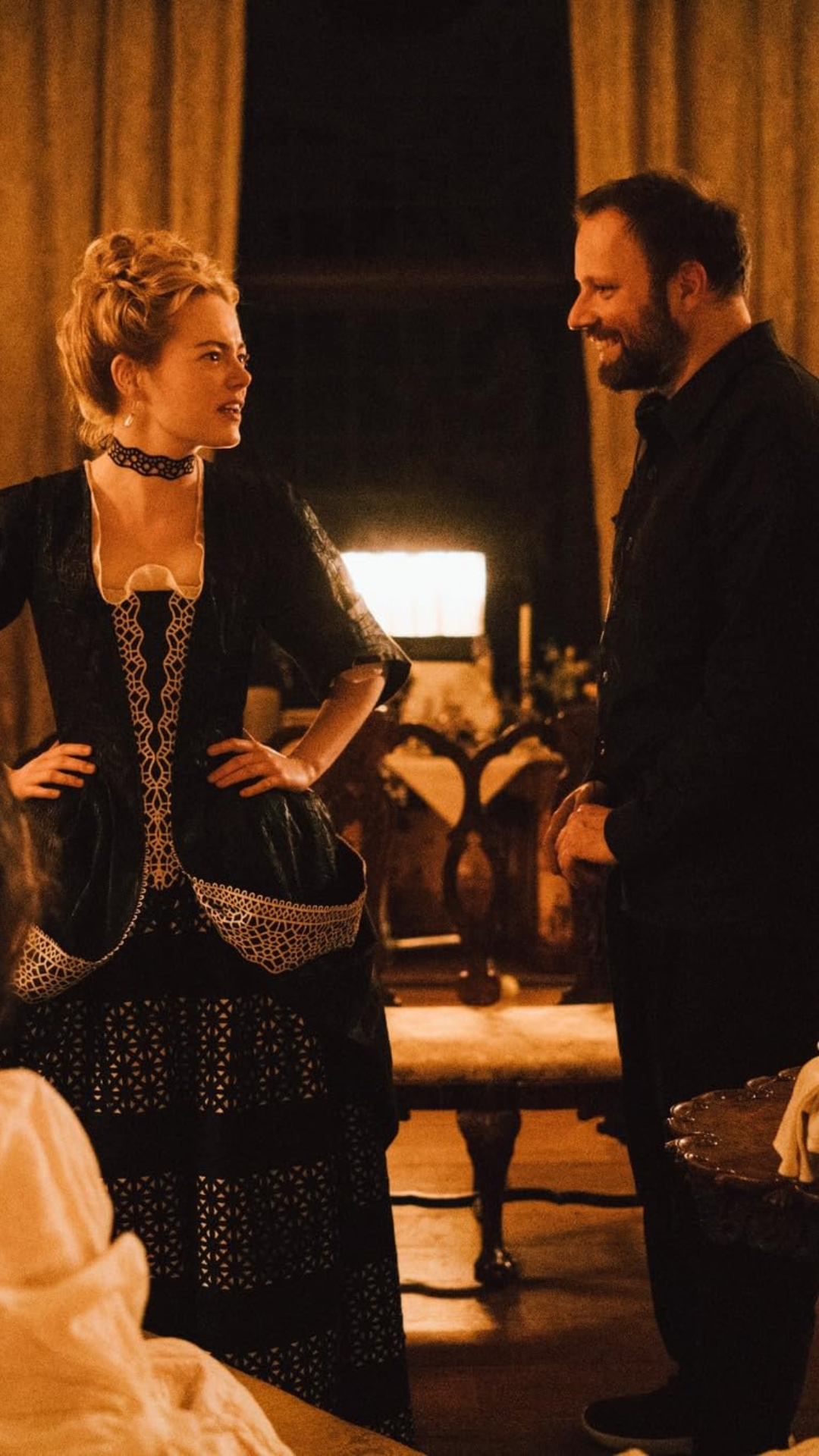 Prispel je napovednik za film “Bugonia”, ki je obnovil sodelovanje med Yorgosom Lanthimosom in Emmo Stone