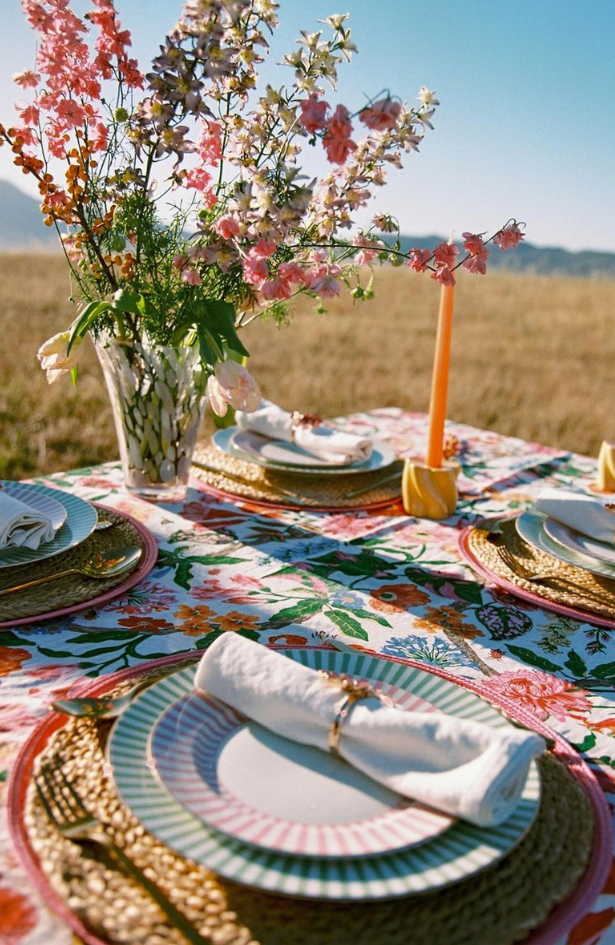 Trend cvetličnega potiska se prenaša tudi na dekoracijo, kolekcija H&M HOME to potrjuje