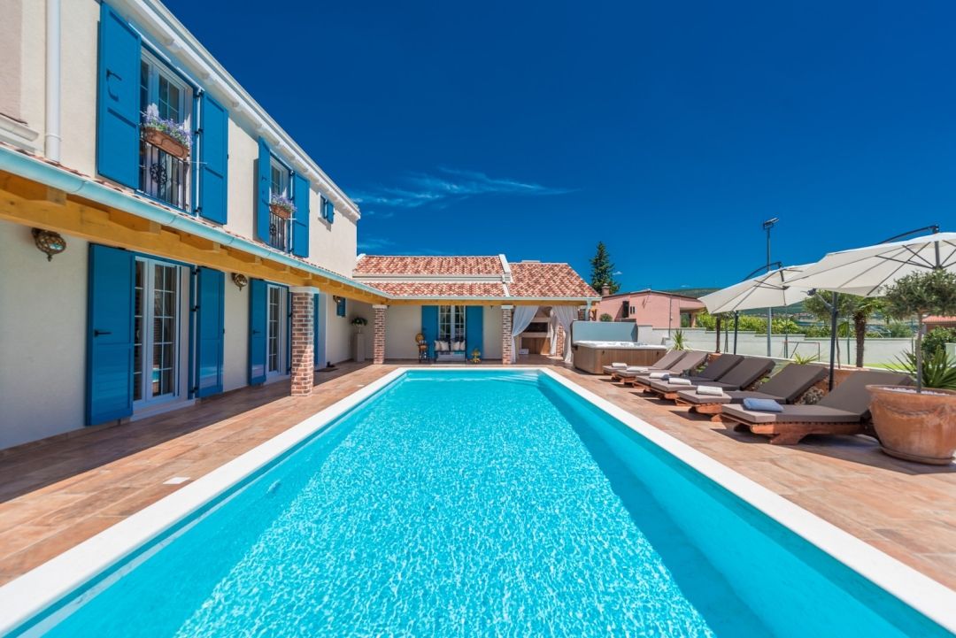 Villa Mek