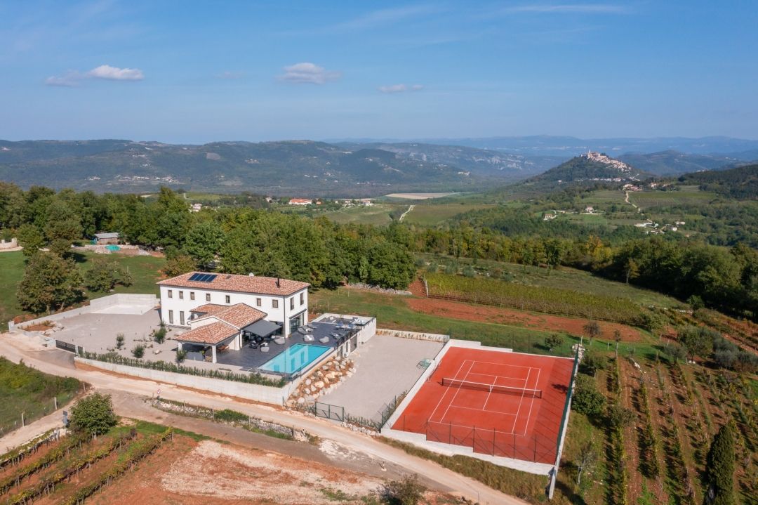 Villa Cypress Hill