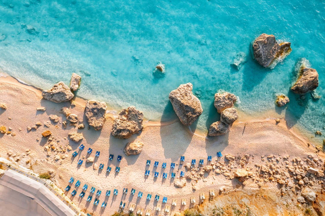 Sredozemski obalni kraji za popoln spomladanski pobeg od vsakdana ali nepozaben poletni dopust