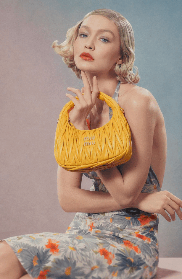 Miu Miu, Gigi Hadid in torbica Wander prinašajo retro pomladno estetiko, ki temelji na ustvarjalnosti Yevonde Middleton