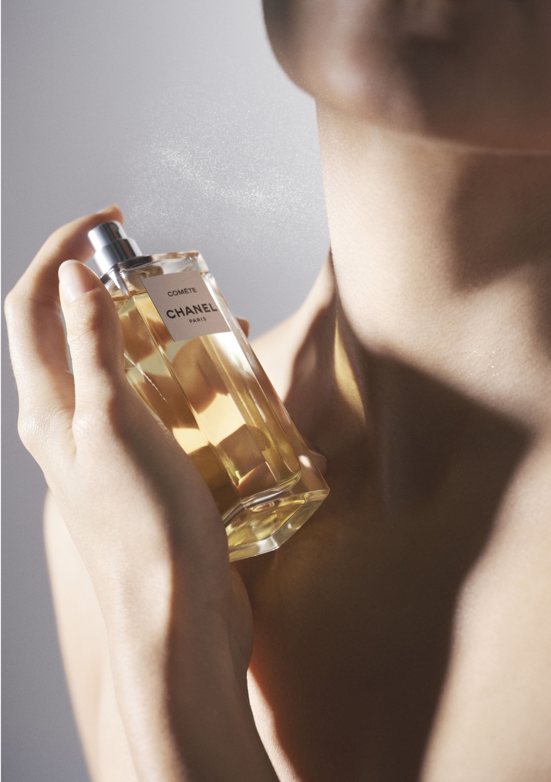 Modna hiša Chanel je pravkar izdala parfum, ki je popolnoma drugačen od vseh njenih značilnih parfumov