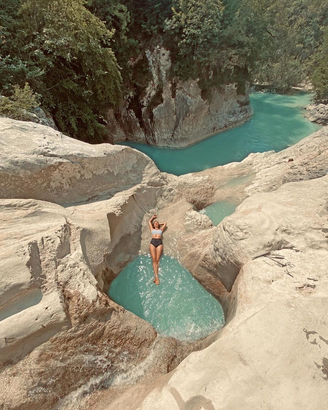 Mali raj v notranjosti Istre: Slapovi in ​​naravni “bazenčki” so videti skoraj neresnični