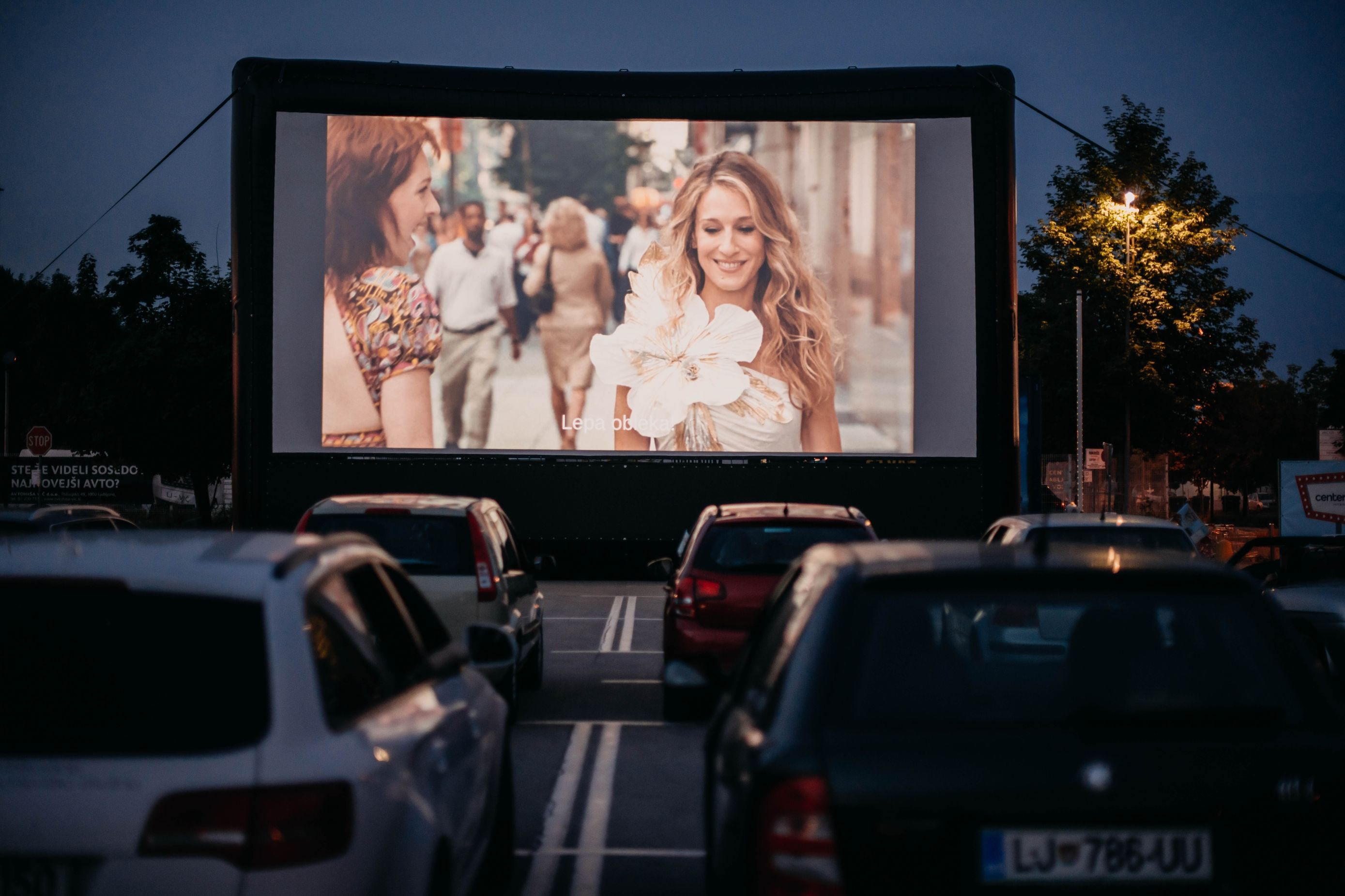 Drive-in kino_Ogled filma iz avtomobila, foto Matic Kremžar