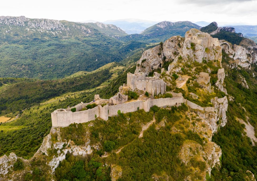 Chateau-de-Peyrepertuse-_iStock-JackF