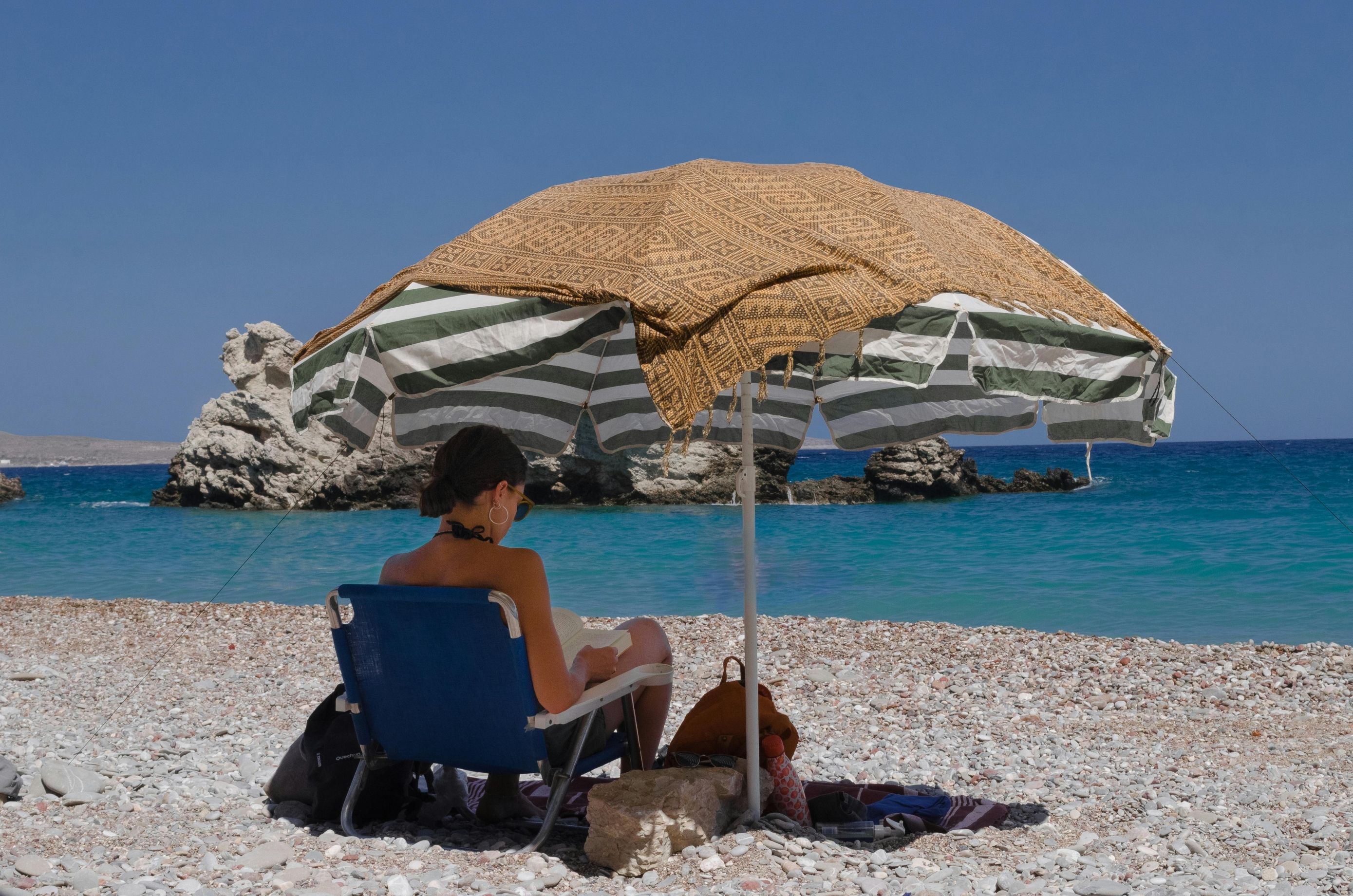 Knjige za na plažo: Tukaj je 9 naslovov, ki jih letos vzamemo s seboj na počitnice