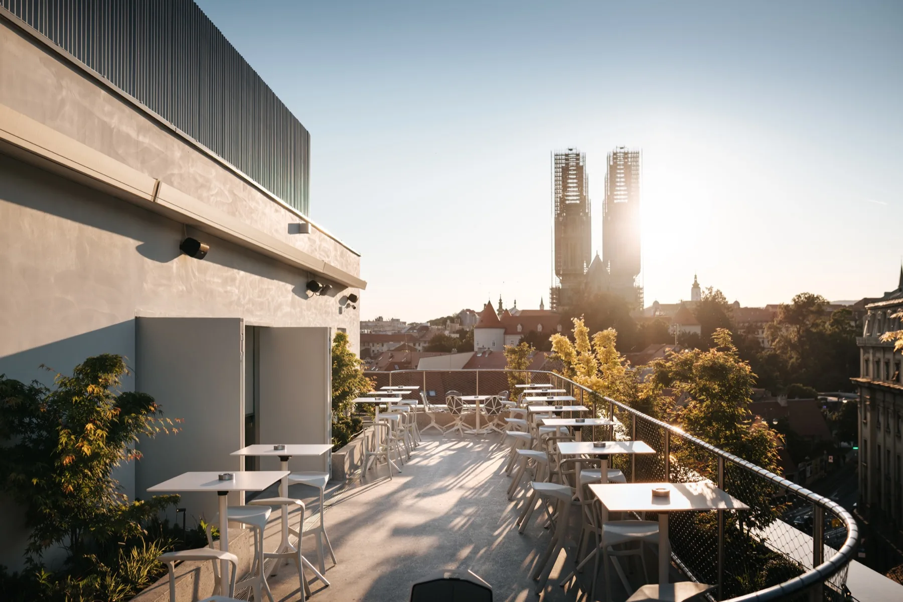 To so najboljši rooftop bari v Zagrebu, ki jih priporočamo za uživanje v poletni vročini