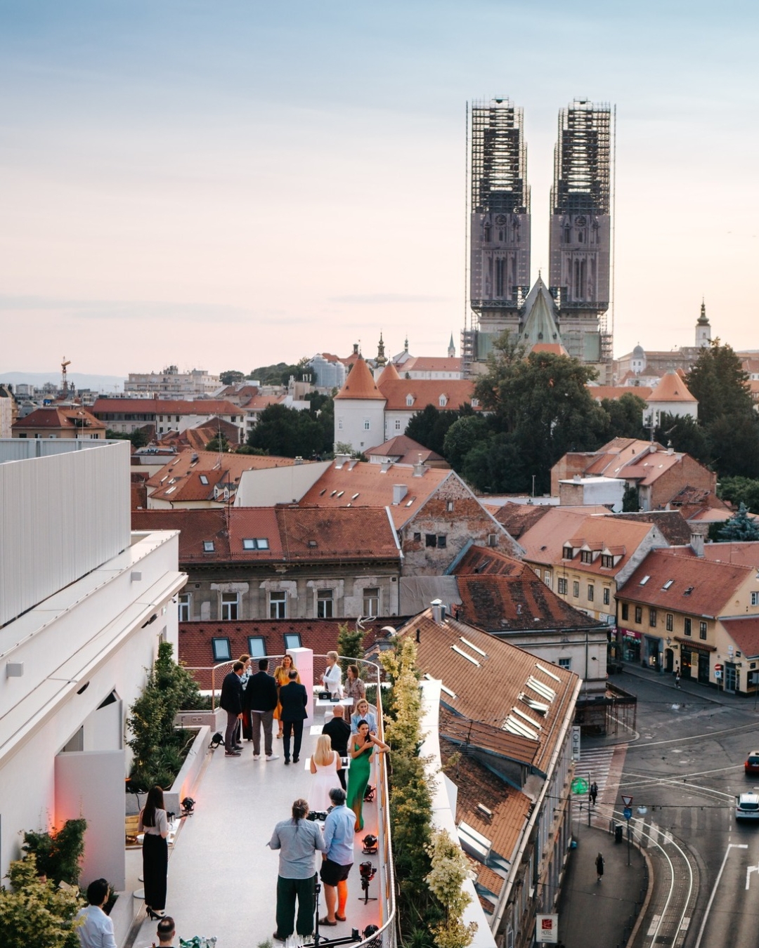 To so najboljši rooftop bari v Zagrebu, ki jih priporočamo za uživanje v poletni vročini