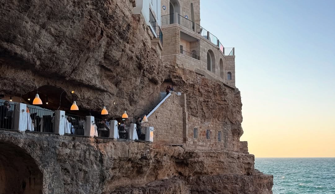 Ste že slišali za Grotta Palazzese, restavracijo v jami na jugu Italije?