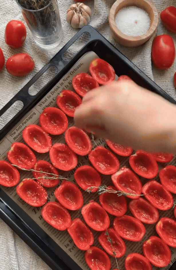 Posušeni paradižniki dišijo po jeseni. Imamo odličen recept!