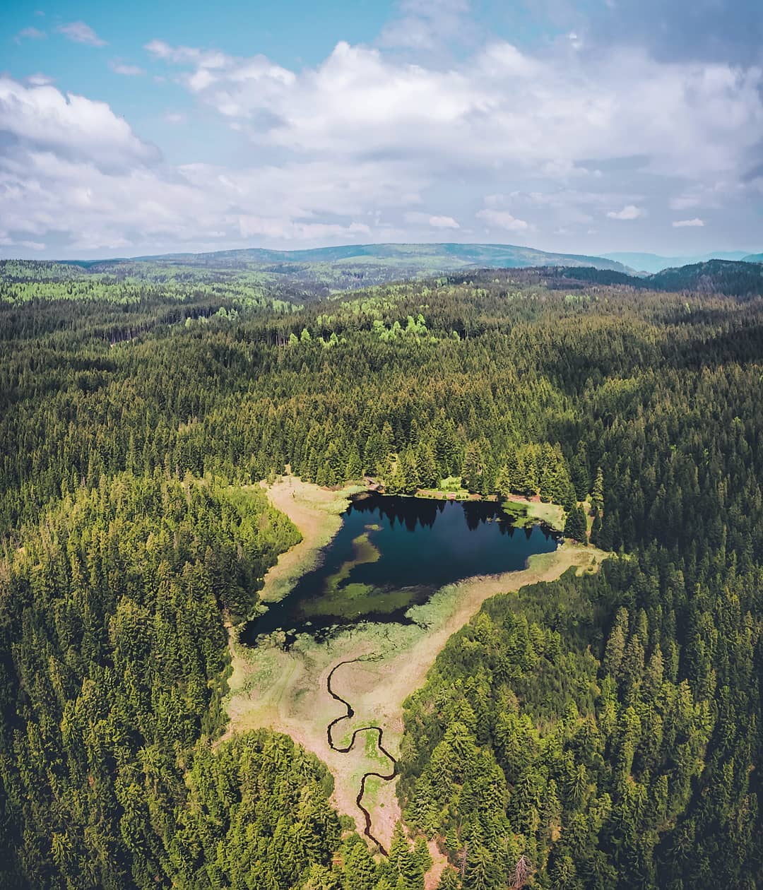 Narediti korak stran od vsakdana: očaljiva skrita jezera, kjer najdeš svoj mir