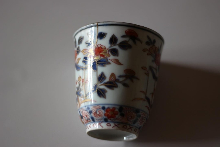 Starodavna japonska umetnost Kintsugi nas lahko nauči sprejemati nepopolnosti