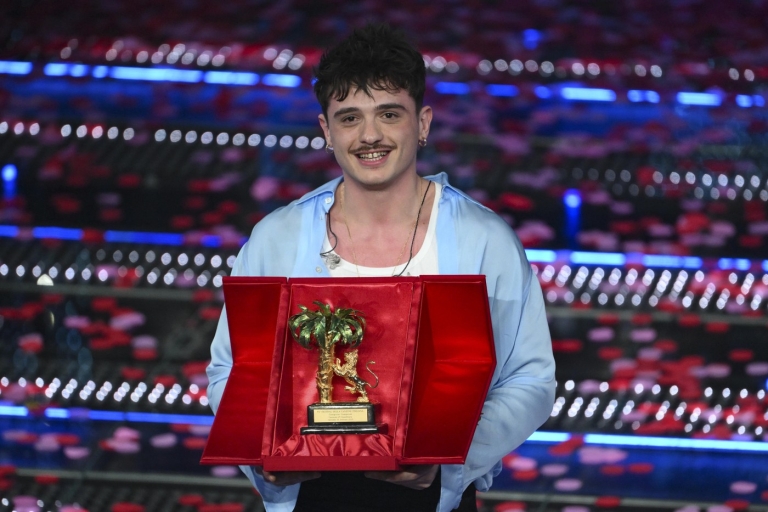 Sanremo se je zaključil z (ne)pričakovano zmago: Olly je osvojil glavno nagrado