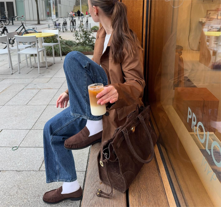 Massimo Dutti ima udobne mokasine iz semiša, ki spominjajo na ikoničen model Saint Laurent