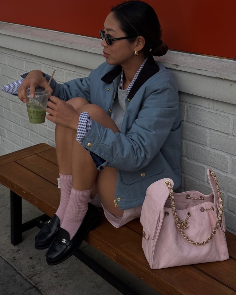 Ta Chanelova torba je osvojila ulični stil. Naši favoriti so v pastelnih tonih