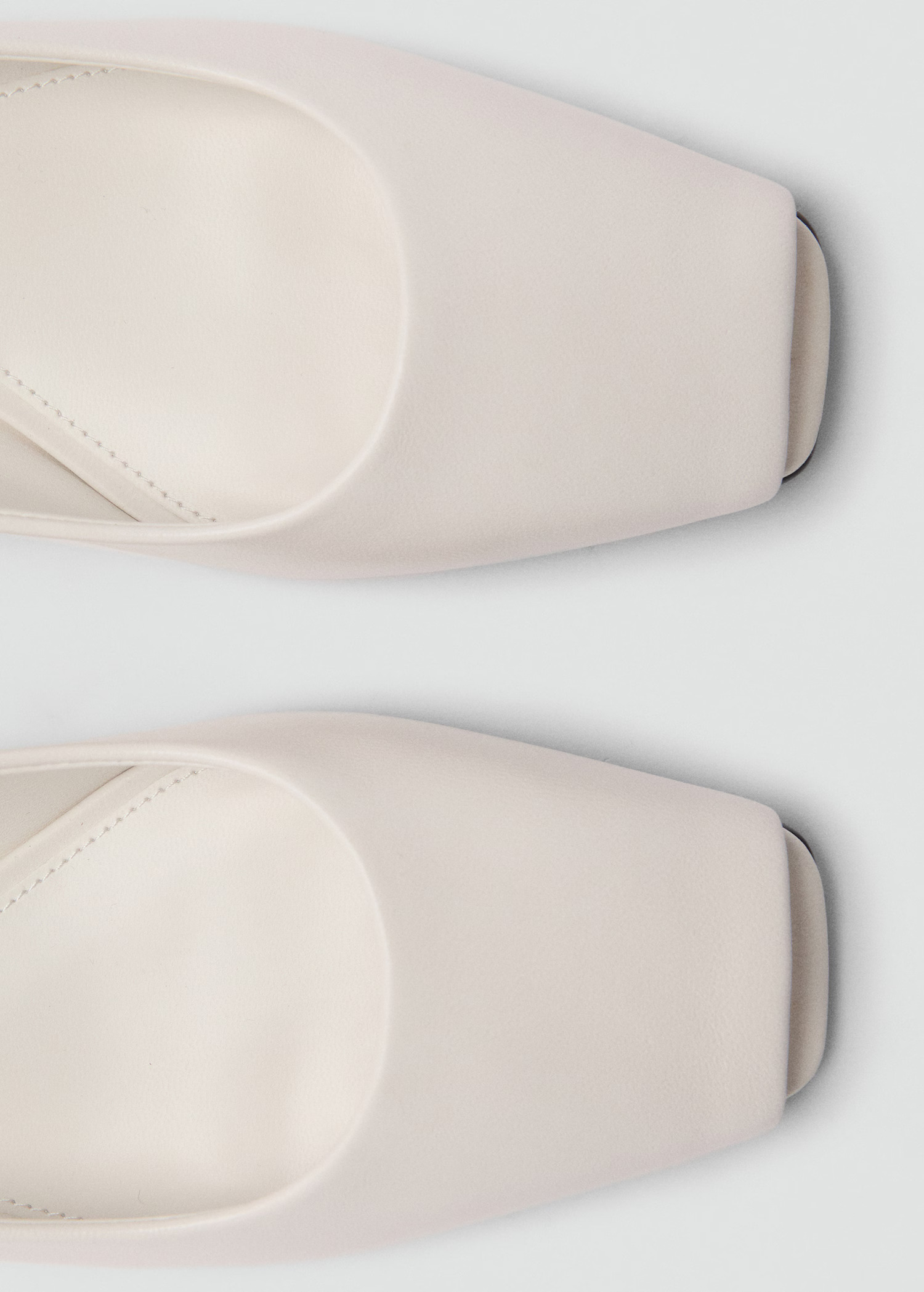 Mango čevlji z odprtimi prsti peep-toe model