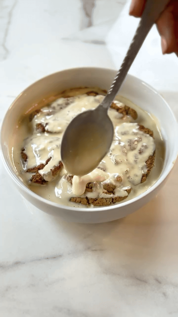 Ovseni kosmiči z okusom cimetovih rolic so naša nova obsedenost. Imamo recept!