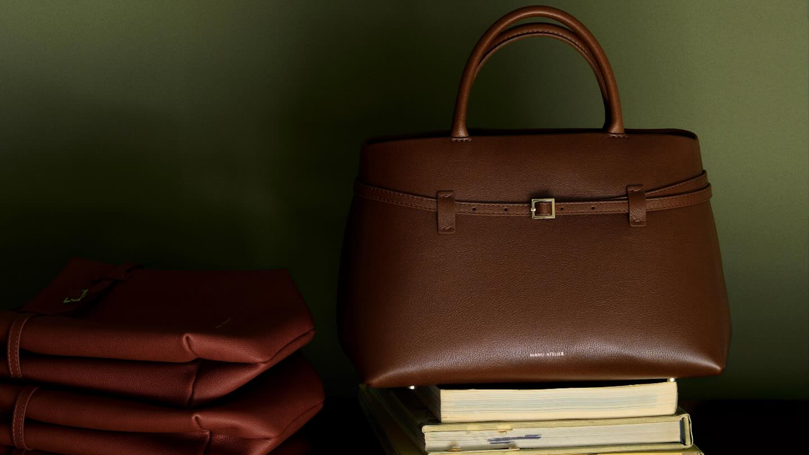 Torba Le Cambon po vzoru The Row znamke Manu Atelier je preplavila družbena omrežja