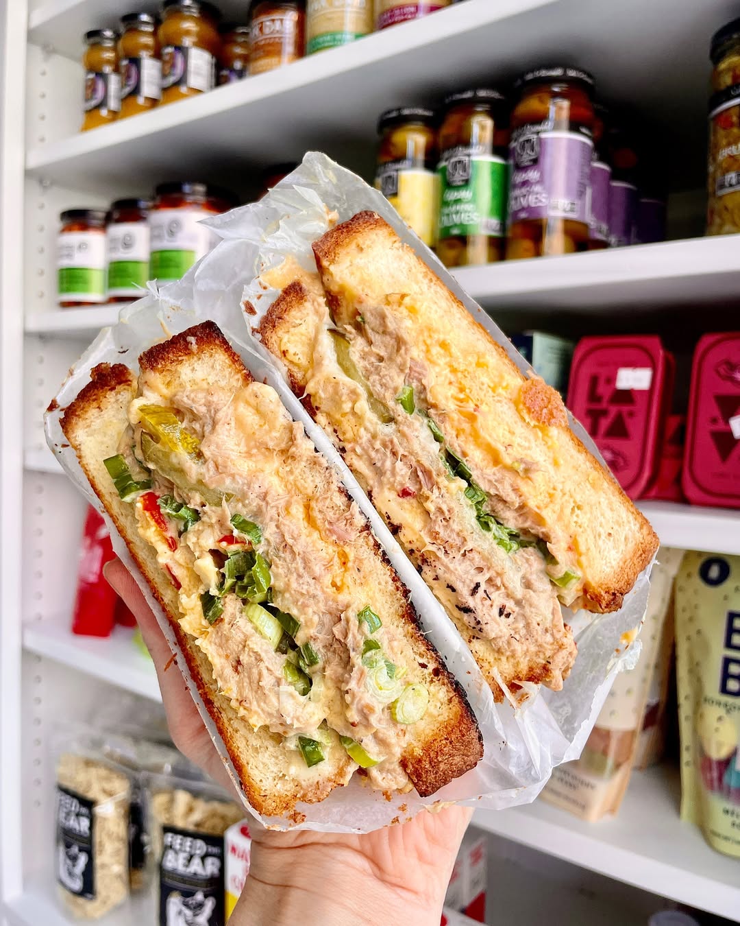 Tuna Melt je eden najbolj priljubljenih sendvičev na svetu. Imamo recept, ki vas bo navdušil!