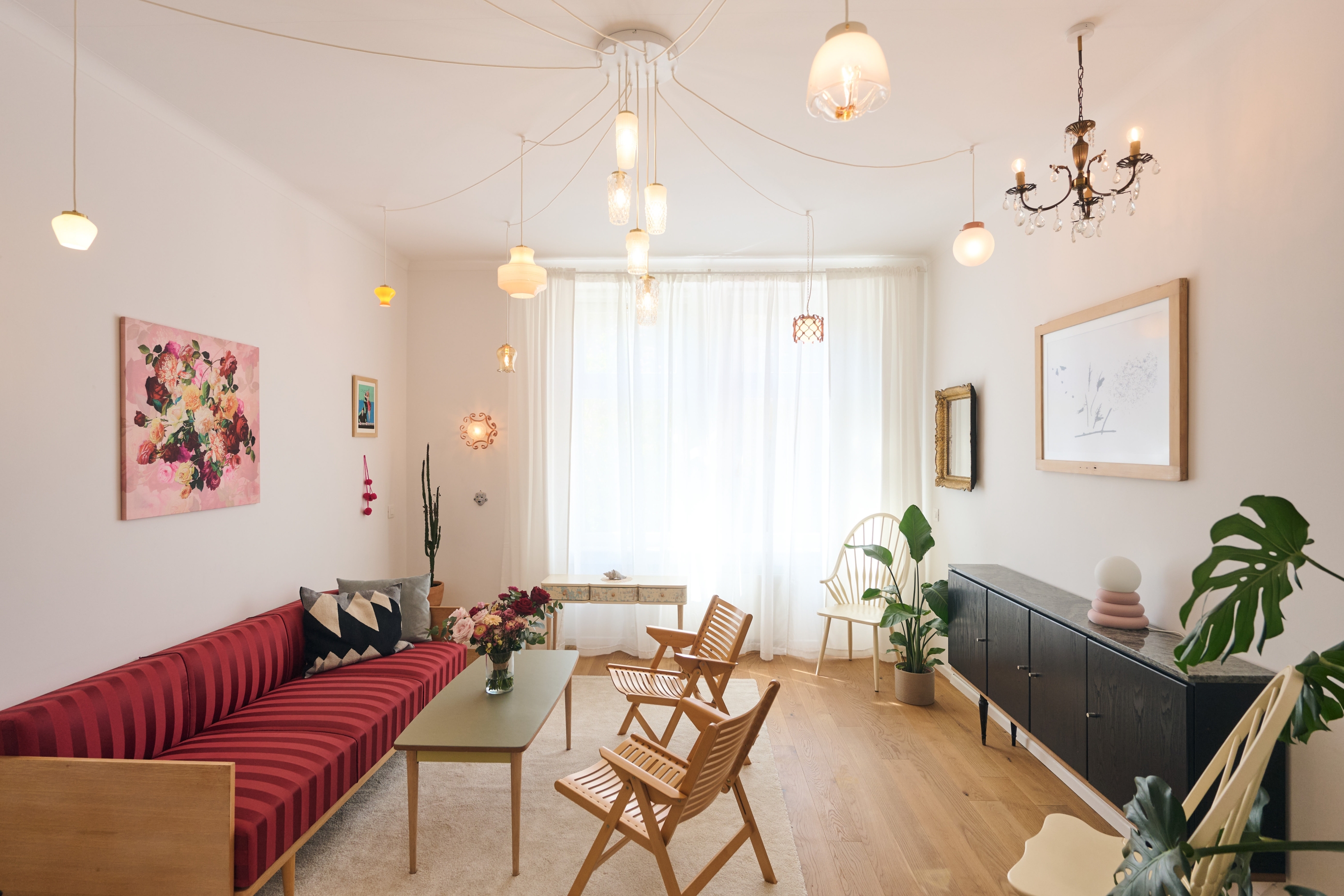 Jugošik interier: Sodobna vintage eleganca s toplino spomina