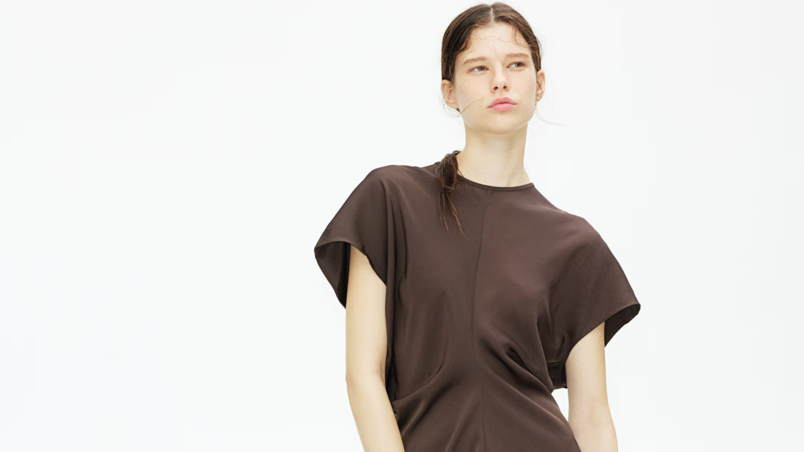 H&M ima obleko z zelo dobrim krojem, ki spominja na viralni model znamke Victoria Beckham