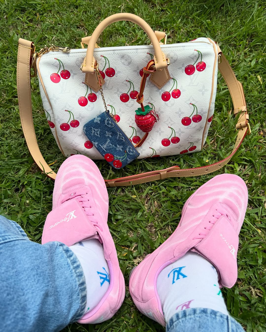 Ste mislili, da prihaja konec športno navdihnjenih superg? Louis Vuitton se s tem ne strinja