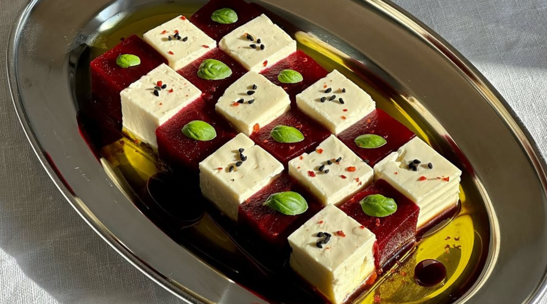 Mozaična solata – viralni gastronomski trend, ki bo polepšal vsako mizo