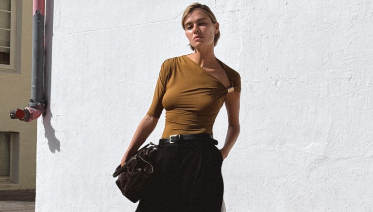 Zara top s metalnim detaljem