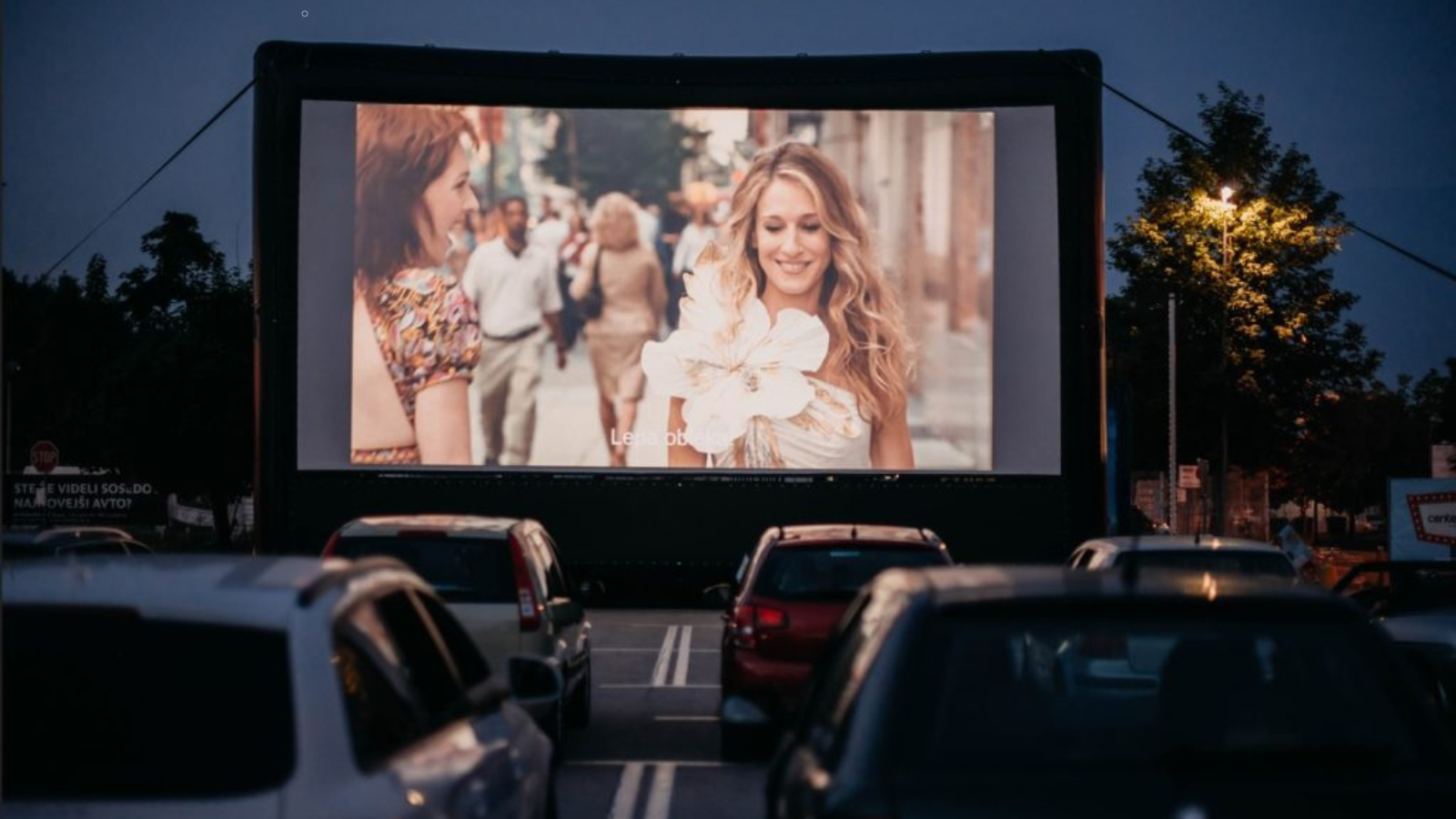 Filmski večeri pod zvezdami: Kino Bežigrad vrača drive-in kino iz udobja vašega avtomobila