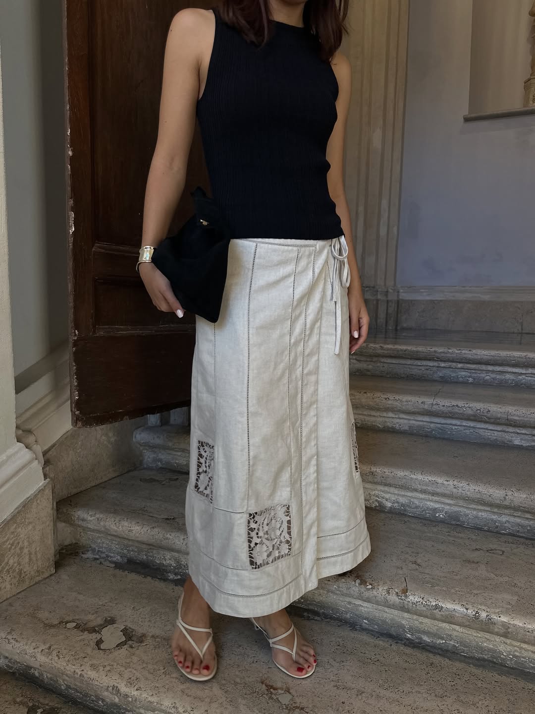 Zaljubili smo se v bele sandale! Poglejte, kje smo najšli najlepše modele