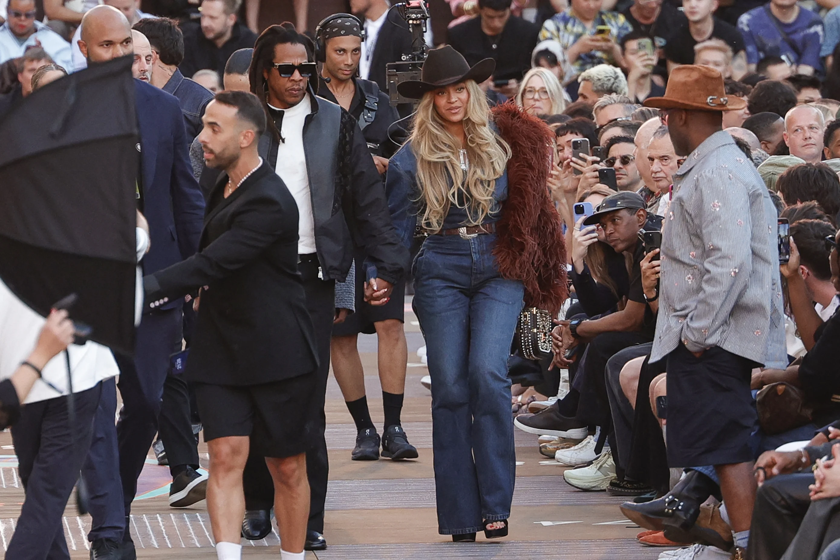 Beyonce in Jay Z na Louis Vuitton modni reviji