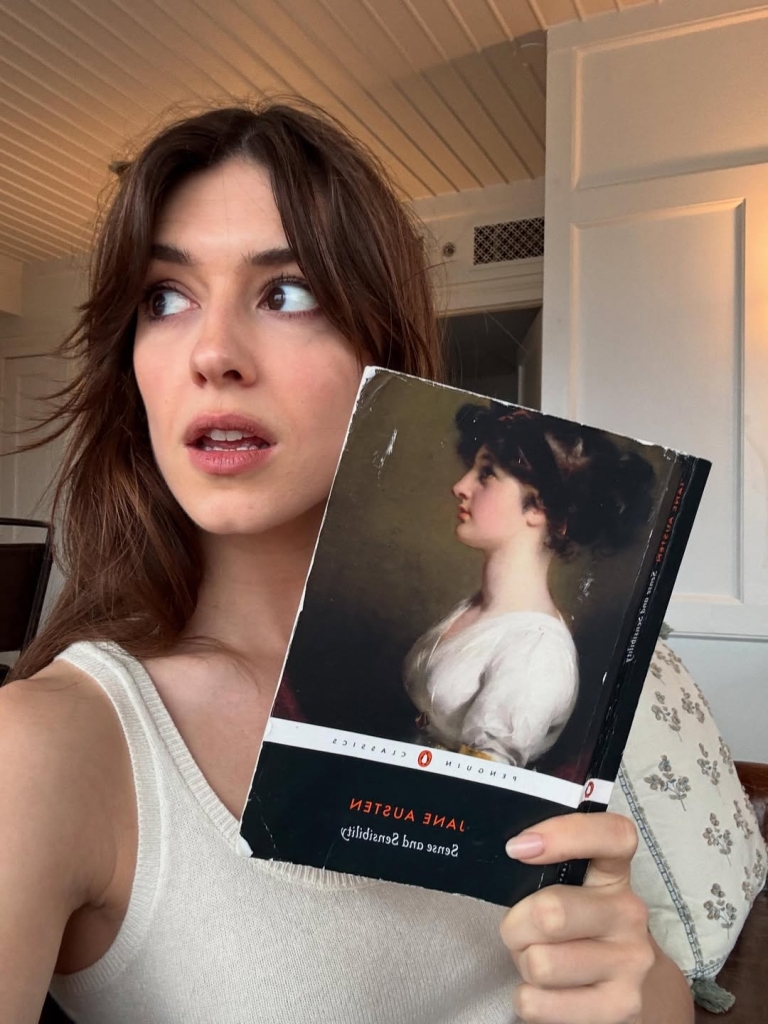 V pripravi je nova filmska adaptacija prvega romana Jane Austen, izbira glavne igralke pa nas navdušuje