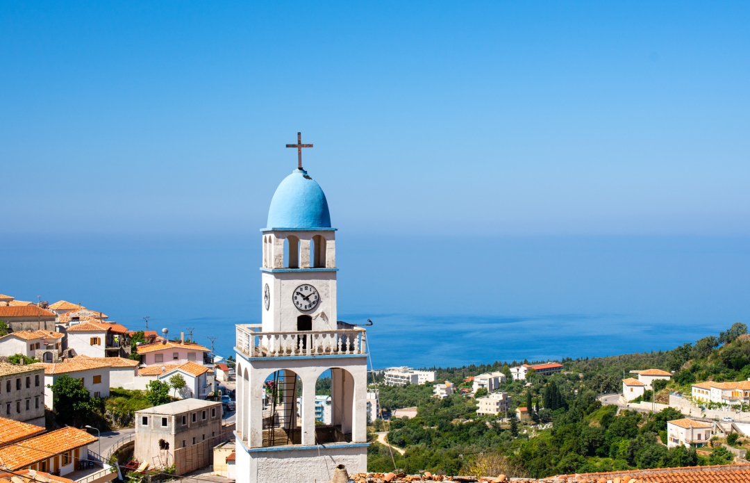 INSTA(NT) TRAVEL: Pravijo mu tudi albanski Santorini – odkrijte slikovit biser, ki ga želimo obiskati to poletje