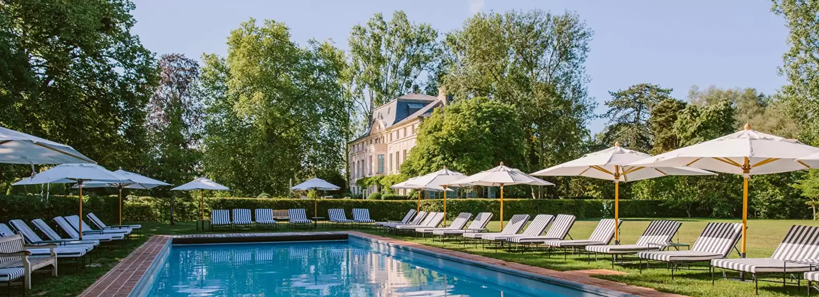 Počitnice, o katerih sanjamo: Hotel v bližini Pariza je pravi primer francoskega šarma