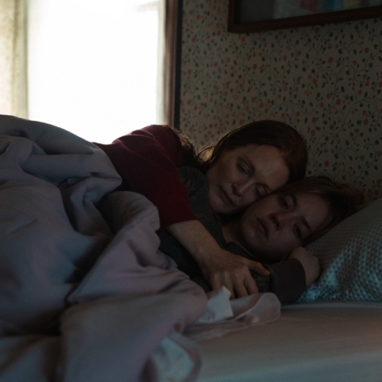 Julianne Moore in Sydney Sweeney igrata mamo in hči v novem napetem psihološkem trilerju