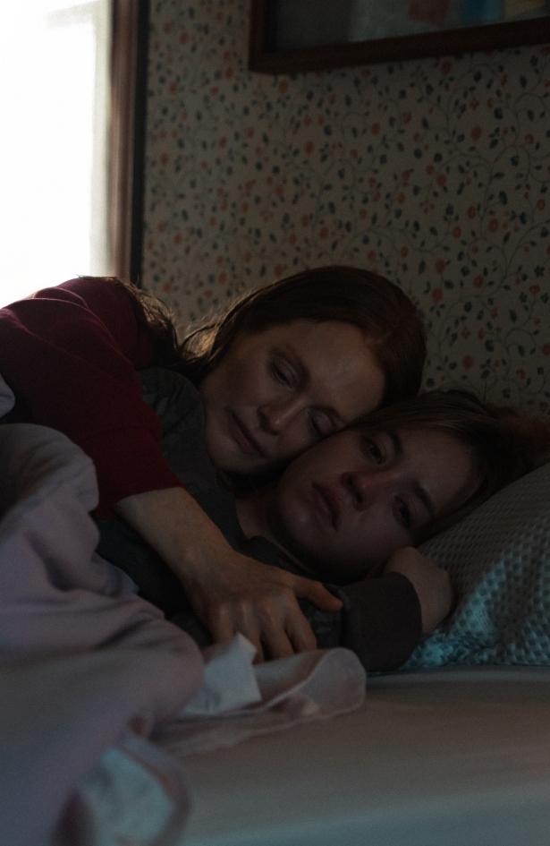 Julianne Moore in Sydney Sweeney igrata mamo in hči v novem napetem psihološkem trilerju