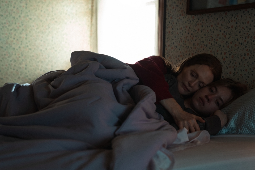 Julianne Moore in Sydney Sweeney igrata mamo in hči v novem napetem psihološkem trilerju