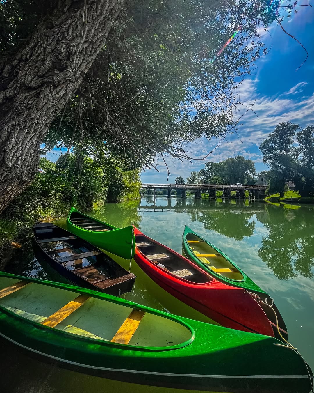 Vikend ideja za poletje: Na otok, ki mu pravijo slovenske Benetke na supanje, kopanje in miren vikend oddih