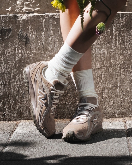 Cenovno ugodnejša različica viralnih superg Miu Miu? New Balance kmalu predstavlja skoraj identičen model