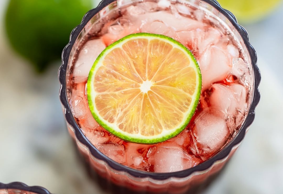 Sleepy Girl Mocktail: TikTok trdi, da ta okusen brezalkoholni koktajl pomaga pri spanju