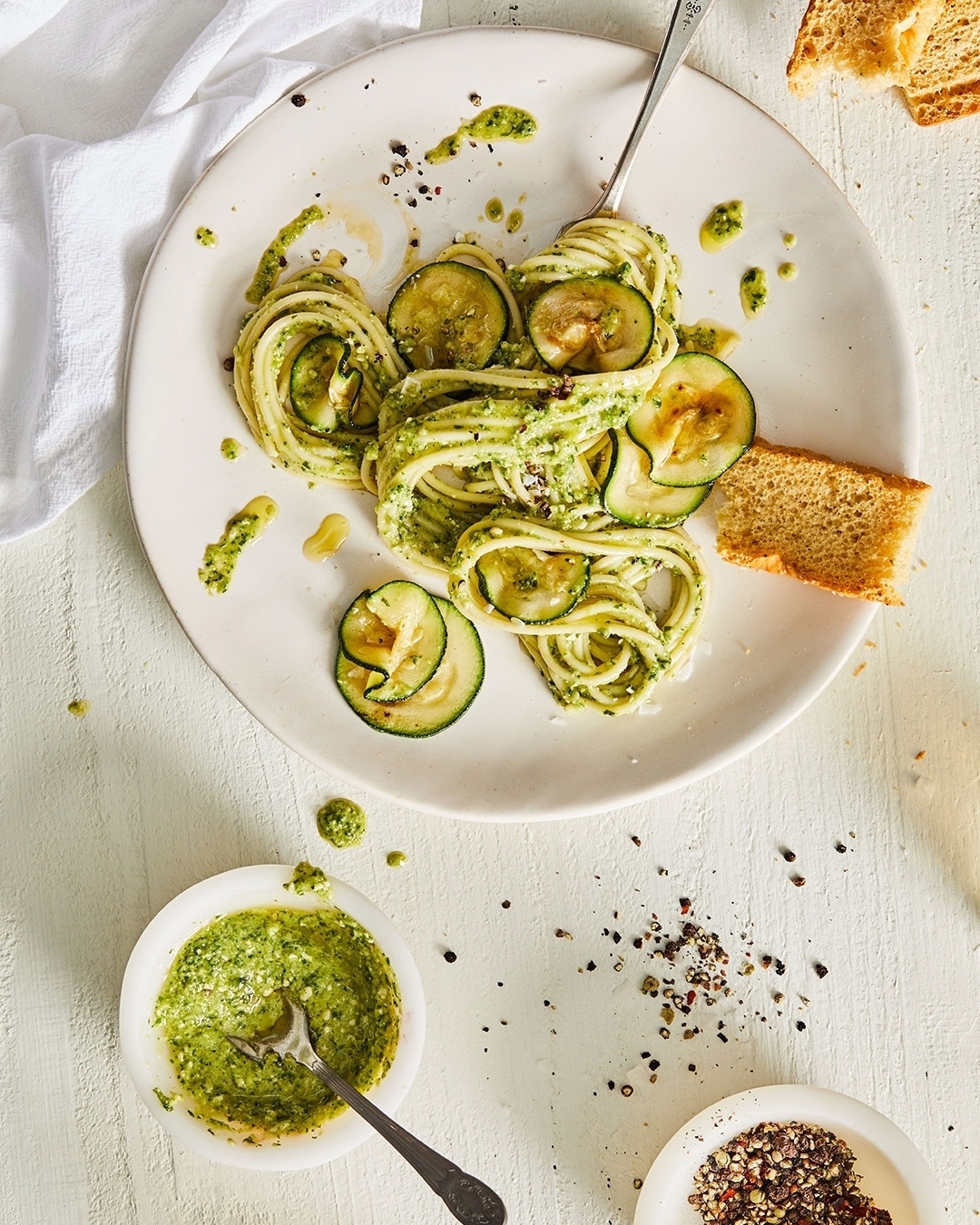Stanley Tucci razkriva recept za testenine, ki so osvojile Instagram – Spaghetti alla Nerano