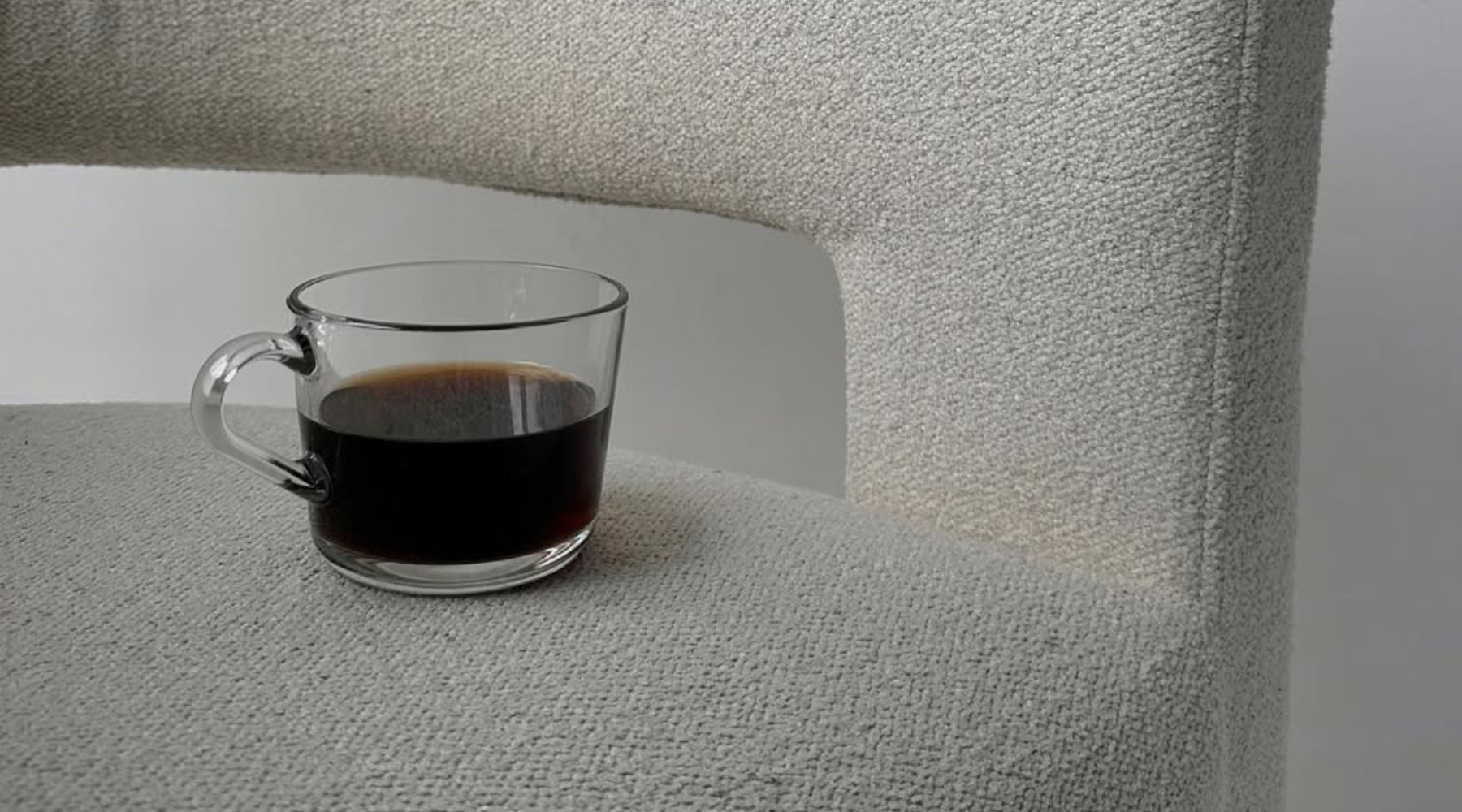 Trije uporabni triki s kavo, o katerih (morda) še niste razmišljali