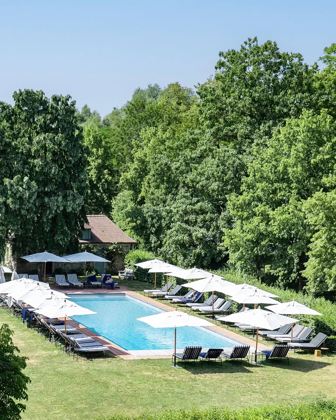 Počitnice, o katerih sanjamo: Hotel v bližini Pariza je pravi primer francoskega šarma