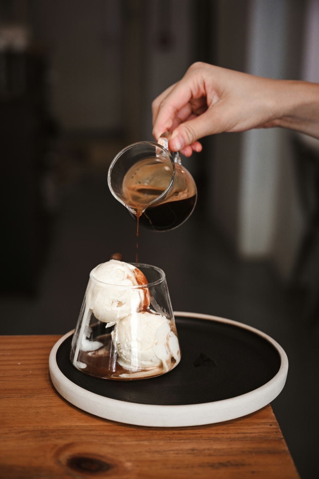 Popolna kombinacija kave in sladoleda: Italijanski affogato je vse, kar potrebujemo med poletno vročino