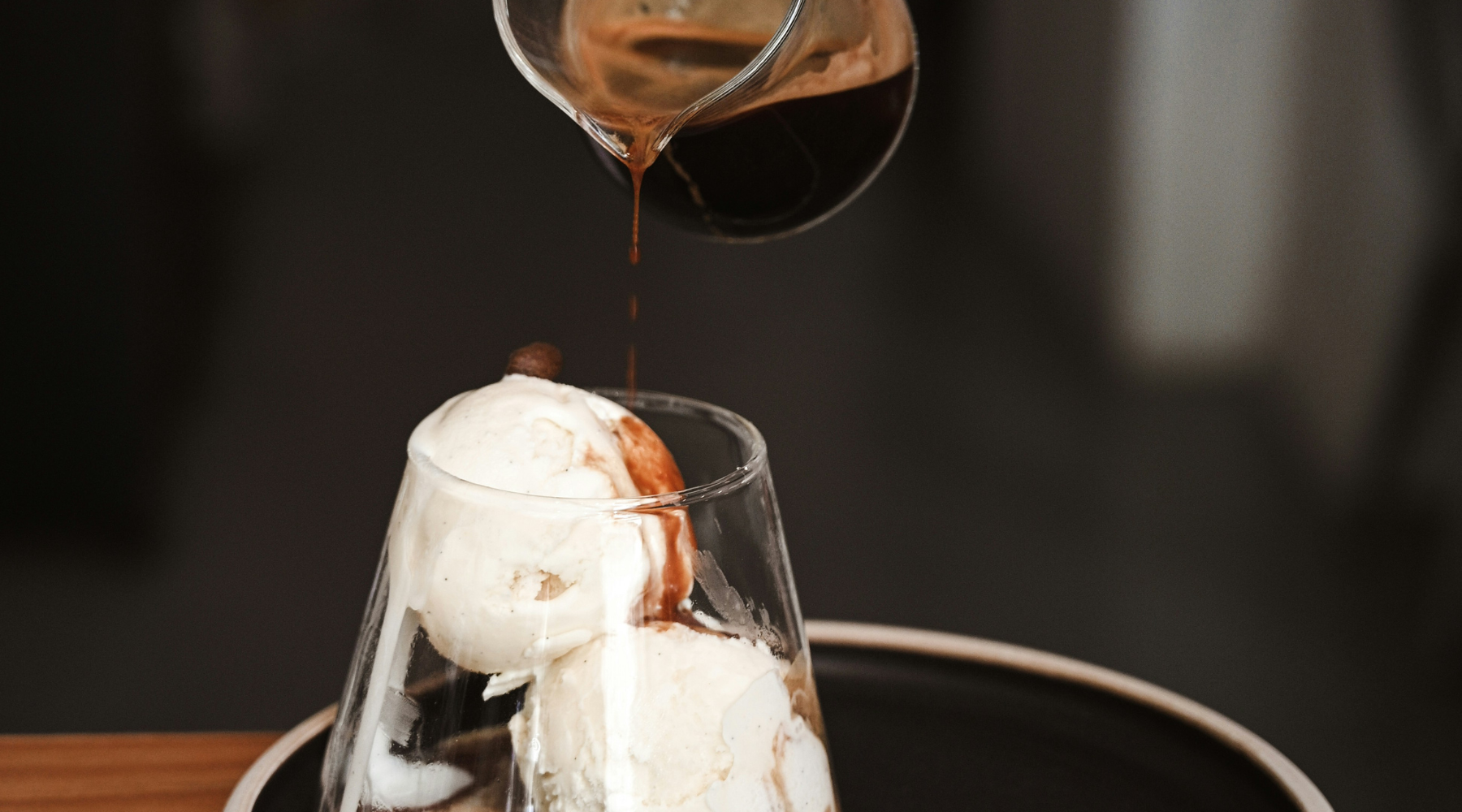 Popolna kombinacija kave in sladoleda: Italijanski affogato je vse, kar potrebujemo med poletno vročino