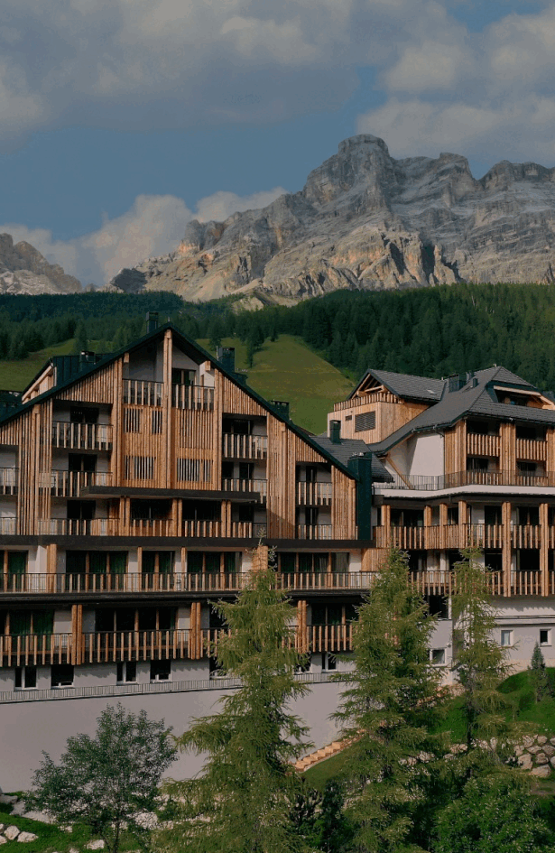 Dolomiti so to poletje priljubljena destinacija. Odkrivamo najnovejše letovišče, ki krasi to gorato regijo