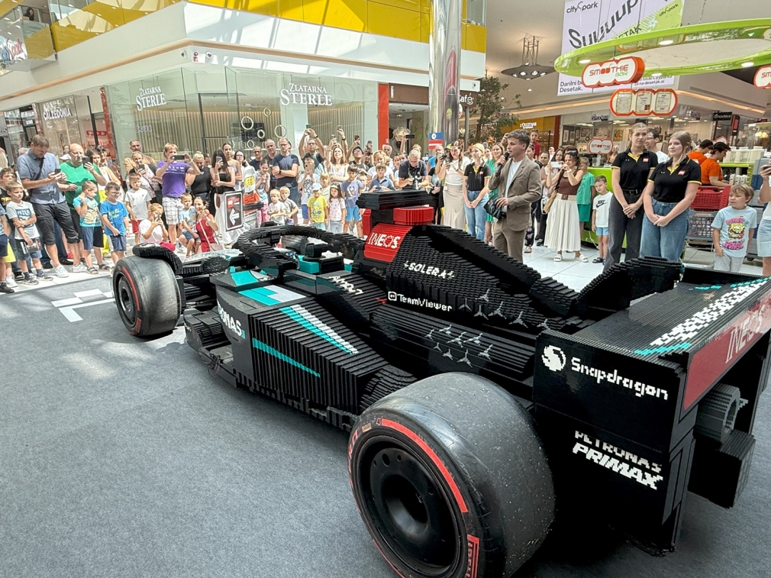 V Ljubljani na ogled LEGO® replika dirkalnika Mercedes-AMG F1® W15 v naravni velikosti