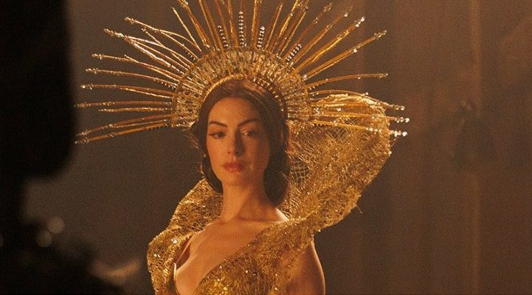 Film “Mother Mary” Anne Hathaway predstavi v povsem drugačni vlogi in komaj čakamo, da ga vidimo